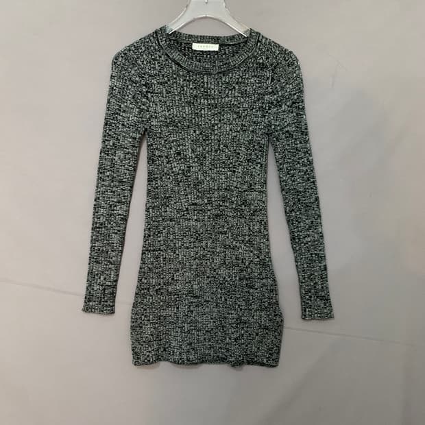 1 SANDRO 산드로 보카시 골지 사이드 슬릿 니트 긴팔티