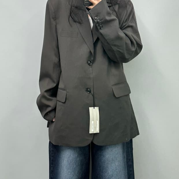 르마드 차콜 버튼 싱글 블레이저 자켓