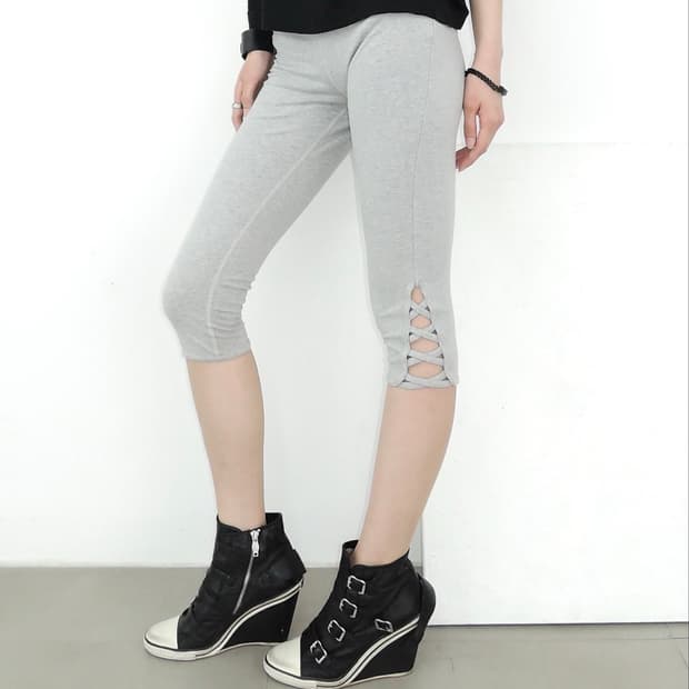 Criss Cross Lattice Capri Leggings