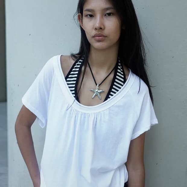  Cerric Round Drawstring Hem Top구합니다