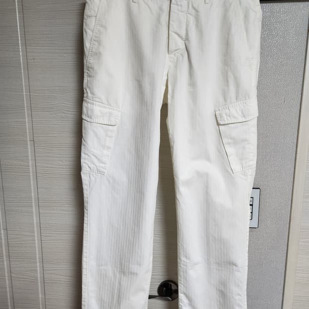 PT01 x BEAMS 콜라보 화이트 헤링본 코튼 카고 팬츠