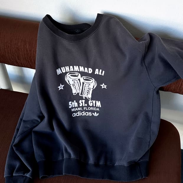 Design printing faded sweatshirt