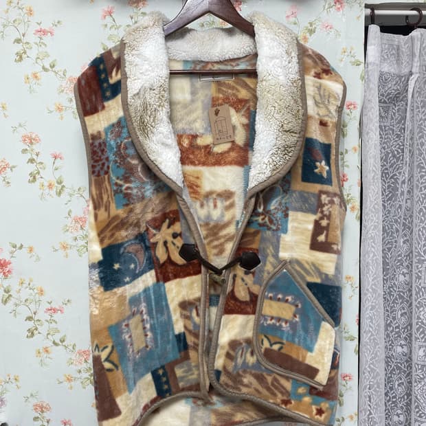 패치워크 덤블 카라 조끼