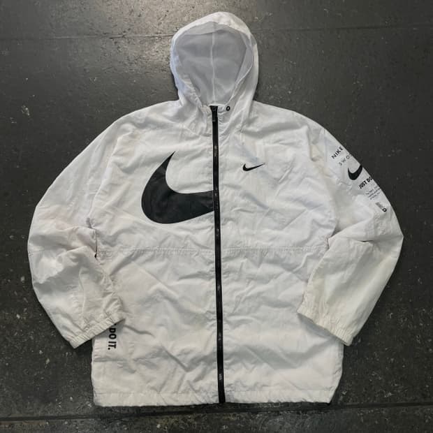 105 나이키 스우시 바람막이