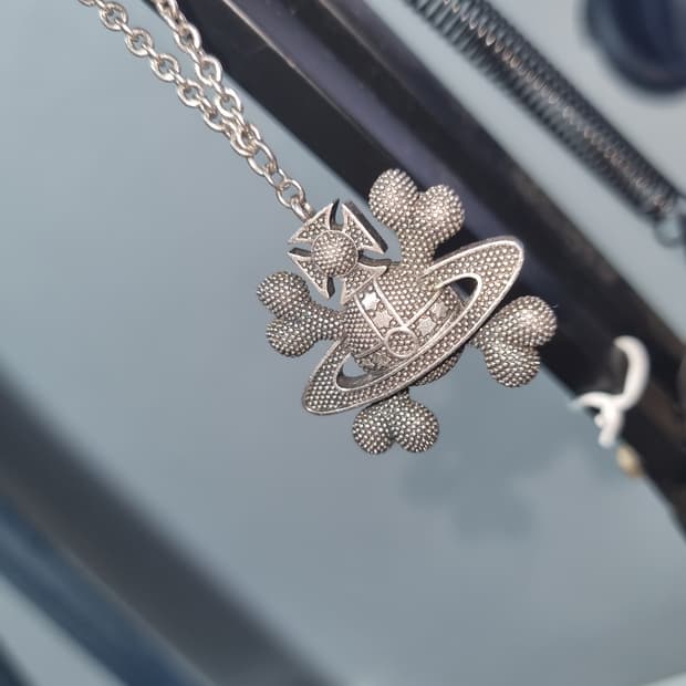 비비안웨스트우드 스컬 목걸이