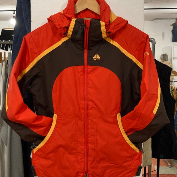 나이키ACG바람막이