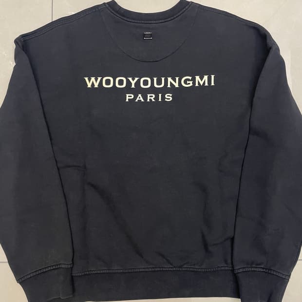 우영미 백로고 스웻셔츠 맨투맨 네이비 22SS