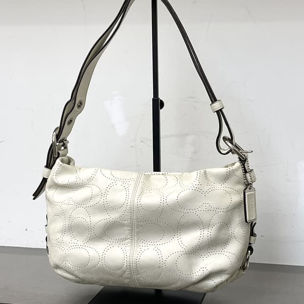 코치 CC 펀칭 숄더백 