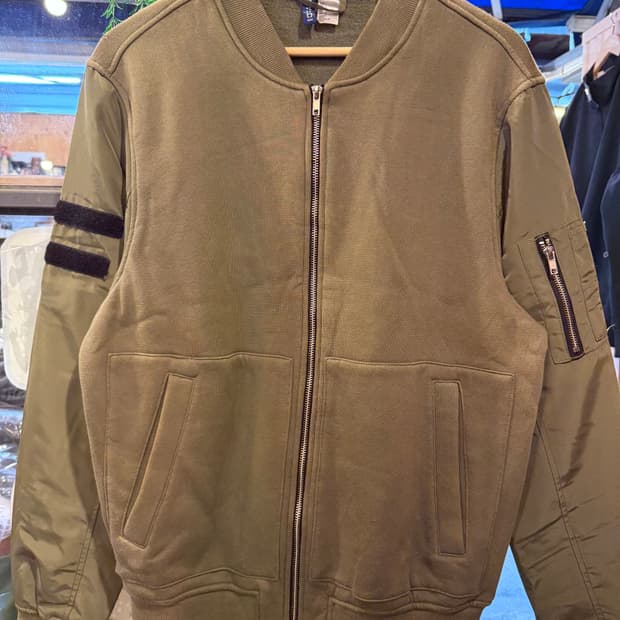 H&M 카키 봄버 자켓