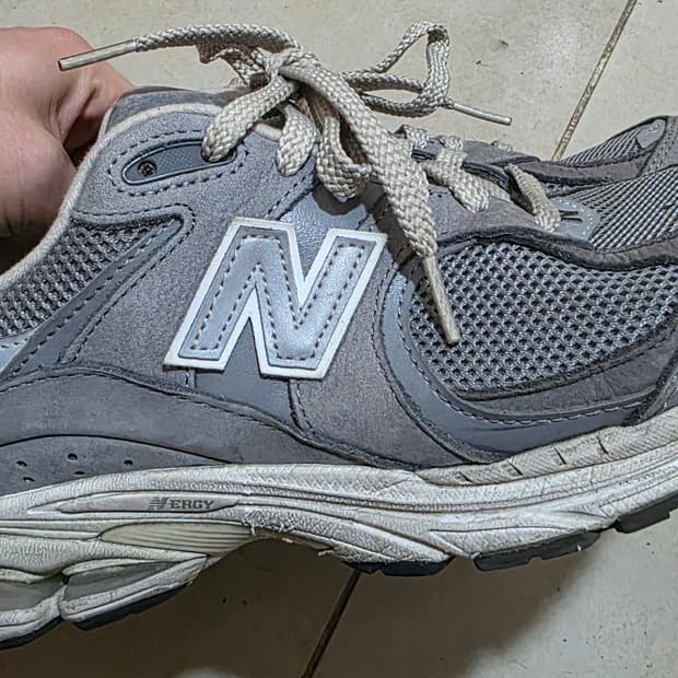 뉴발란스 2002R 프리미엄 빈티지 그레이 270 