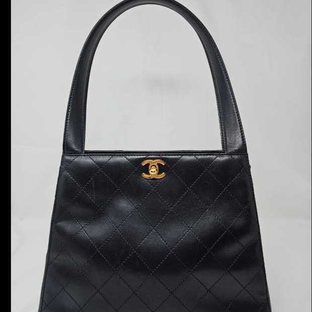 샤넬 퀼팅 숄더백 블랙