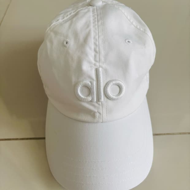 정품 알로 alo 화이트 볼캡 (미국정품)