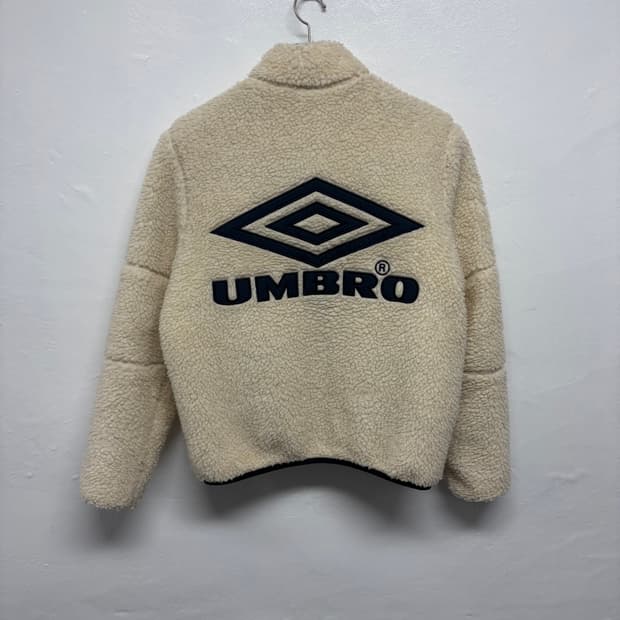 엄브로 빅로고 리버서블 플리스