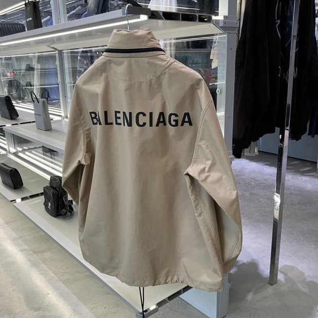 발렌시아가 백로고 바람막이  히든후드 자켓 556168 BEIGE