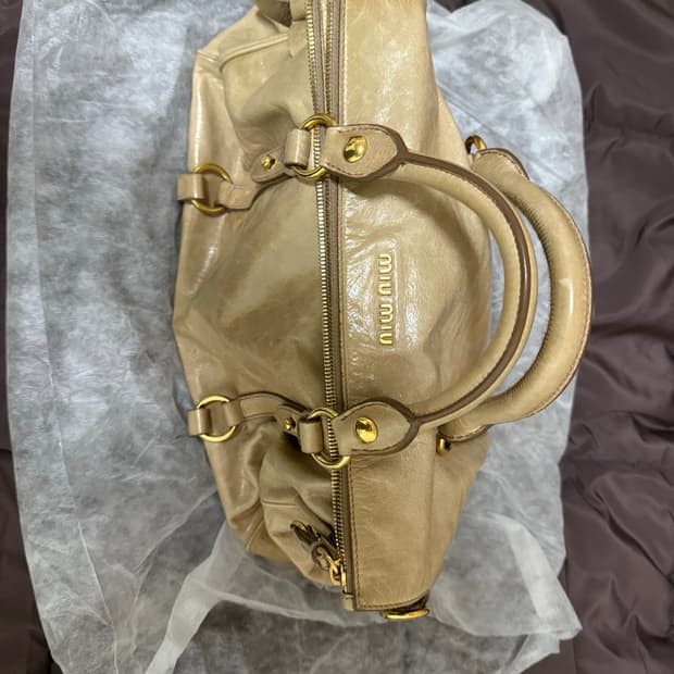 미우미우 비텔로 사첼백