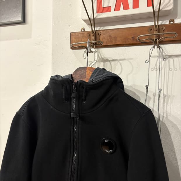 씨피컴퍼니 렌즈 더블 후드 집업