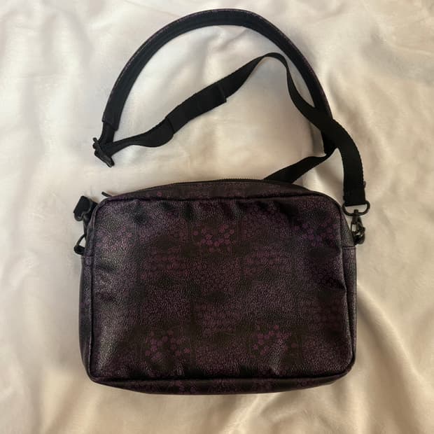 니들스 pvc 빠삐용 숄더백