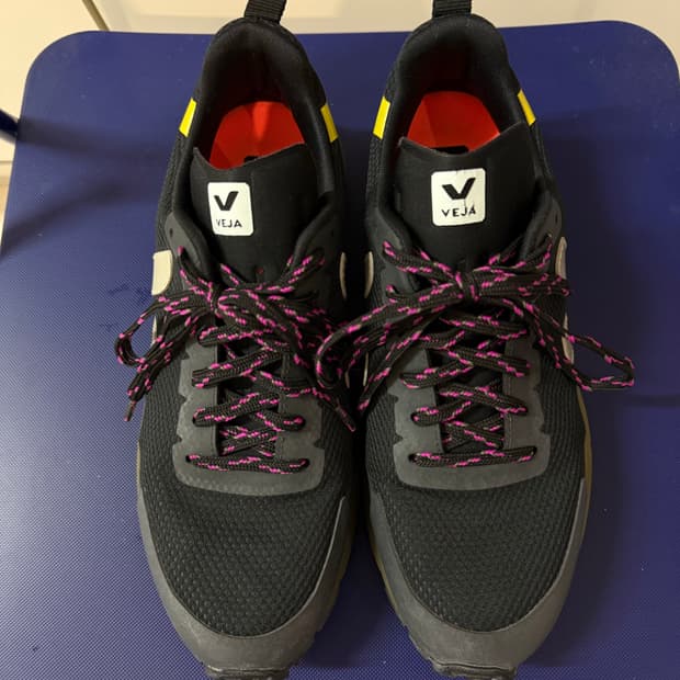 Veja DEKKAN ALVEOMESH BLACK OXFORD GREY 