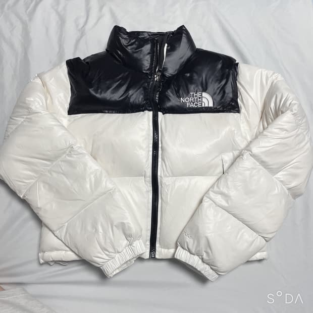 노스페이스 700 화이트/블랙 크롭 패딩