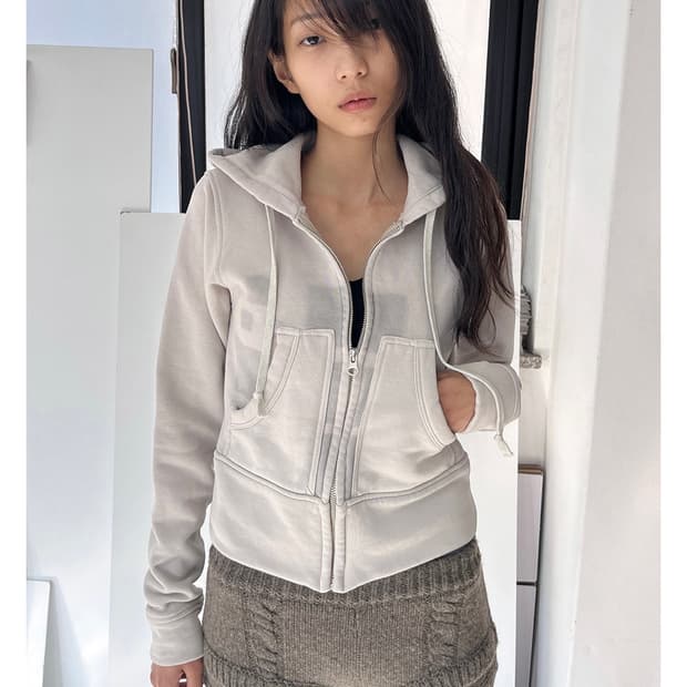 울리카 상투스 후드 집업