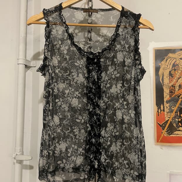 오리엔탈 플라워 셔링 블랙 슬리브리스