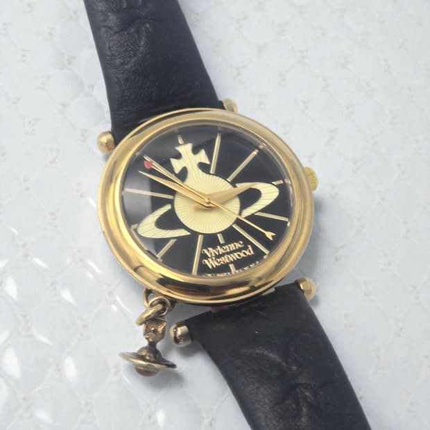 비비안웨스트우드 골드 쿼츠 시계