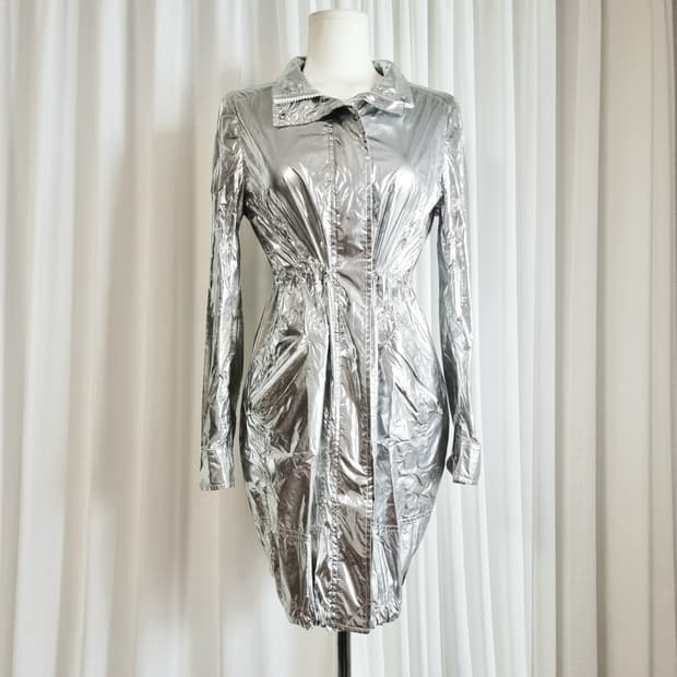 토리버치 메탈릭실버 나일론100 롱 바람막이 점퍼 자켓 (55) 상태최상