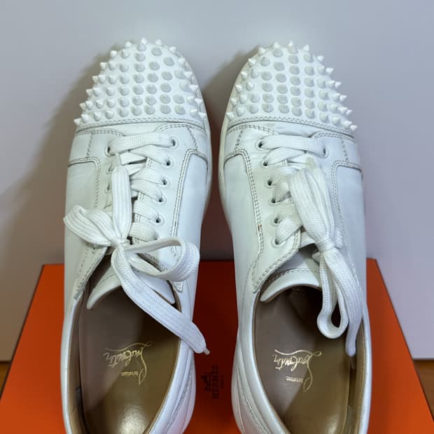 크리스찬루부탱 스파이크 로우 스니커즈