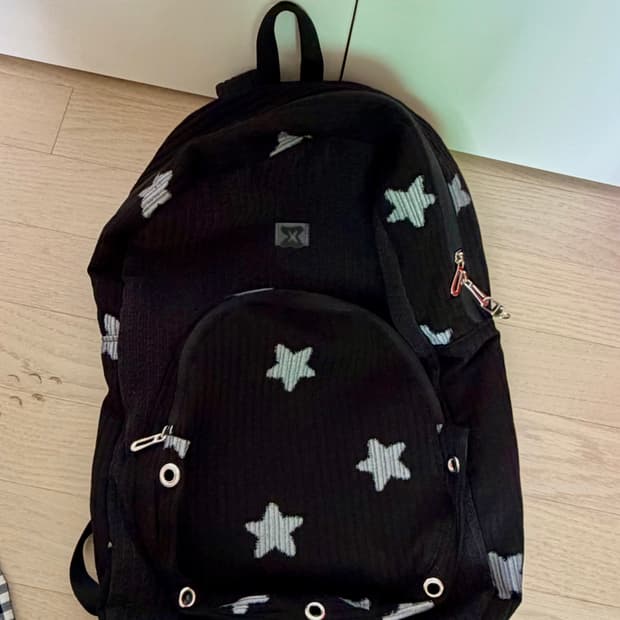 무음 네스트 백팩 블랙 스타 버전