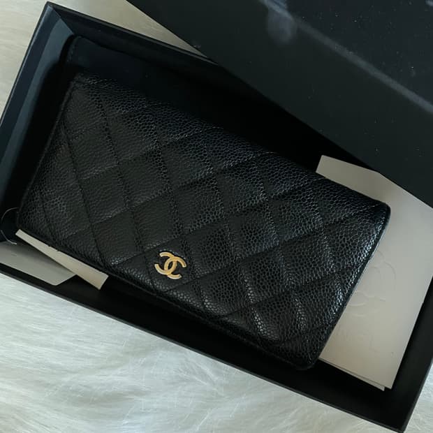 샤넬 캐비어 장지갑 블랙 금장