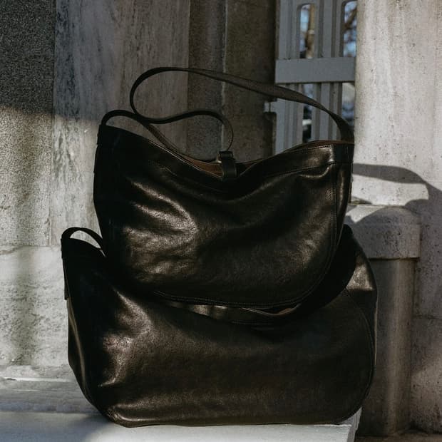 타이가 타카하시 뉴스보이백 라지 홀스레더