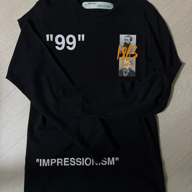 오프화이트 슬리브 맨투맨 M 상태극상