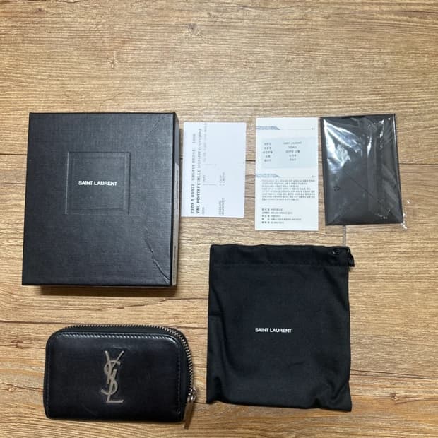 Saint Laurent 카드지갑