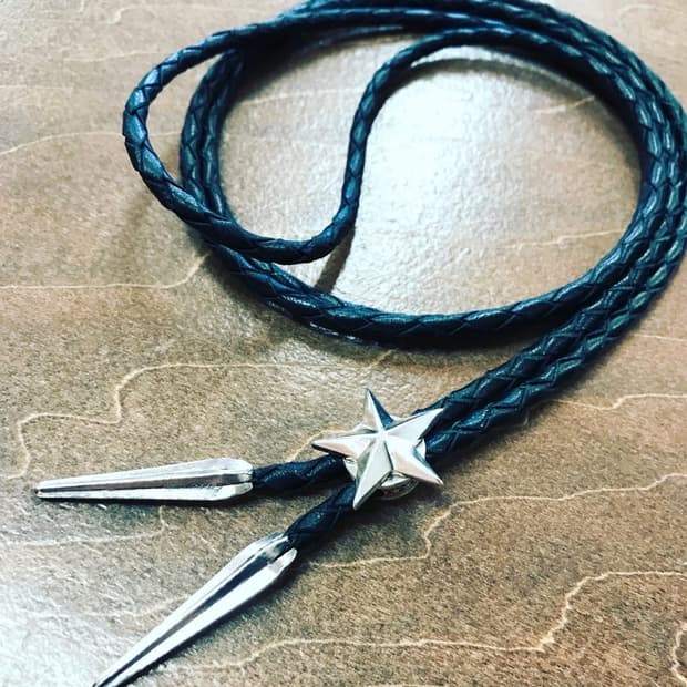 솔로이스트 스타 루프 타이 구매합니다