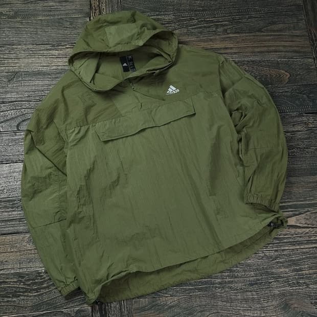 [아디다스] 로고 프린팅 아노락 바람막이 자켓 카키 M17706