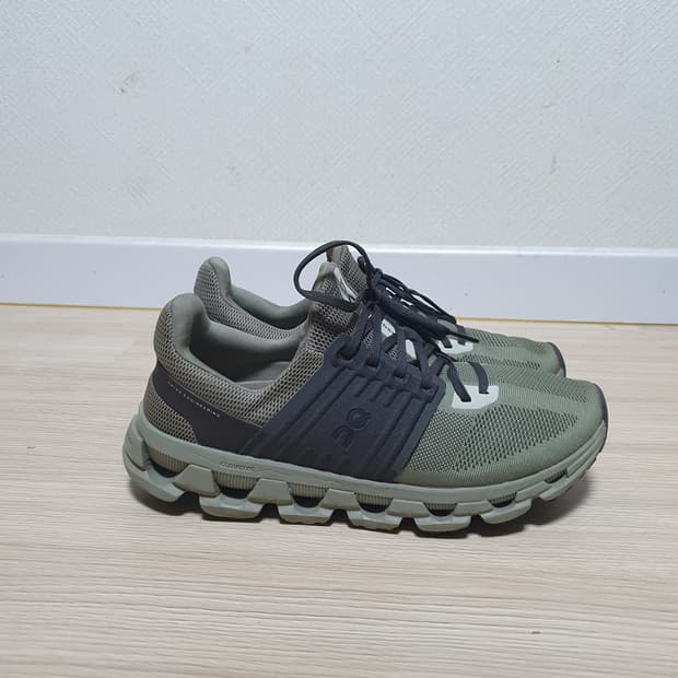 온러닝 클라우드스위프트 운동화 275