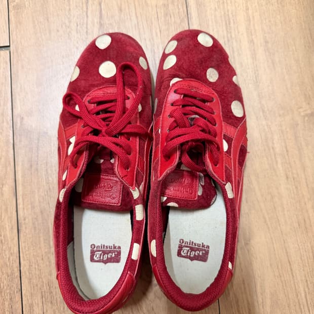 오니츠카타이거 붉은색 도트 스니커즈 230