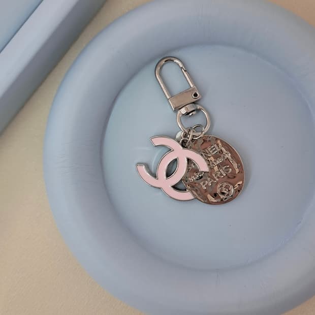 2+1 행사) 샤넬 키링 빈티지 펜던트 핑크 코인 cc