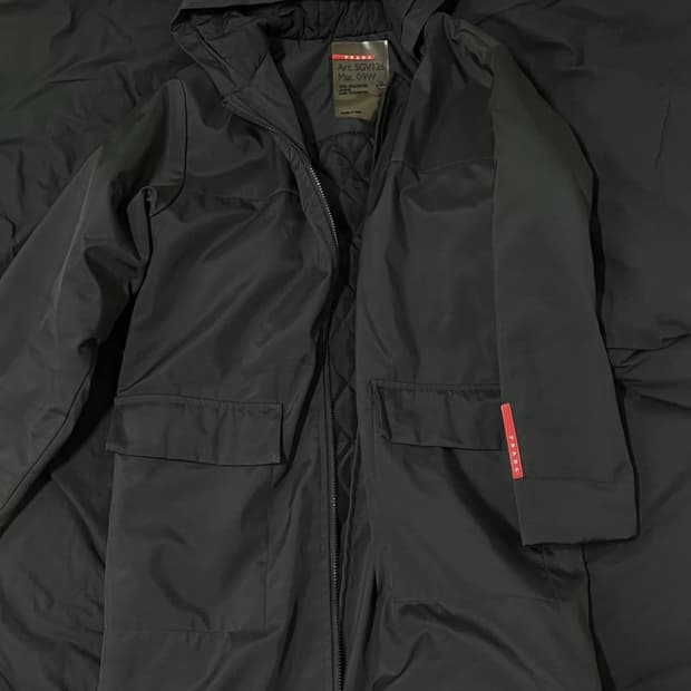 프라다 스포츠 후드 코트