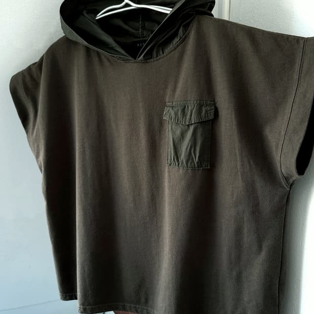 Wide design hooded pullover top