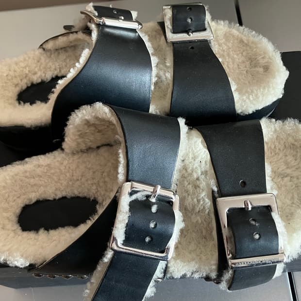 알렉산더 맥퀸 양털 샌들