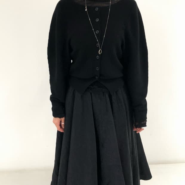 아모멘토 홀가먼트 라운드 가디건