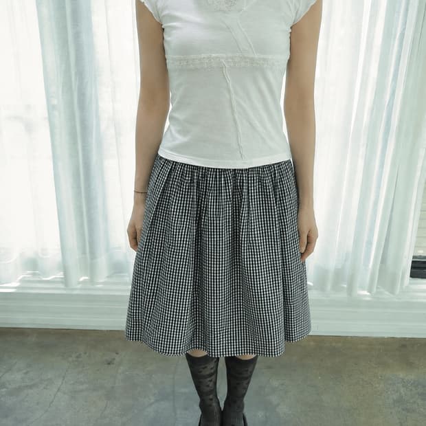 일본 빈티지 아이보리 레이스 반팔 + 블랙 체크 플레어 미디 스커트