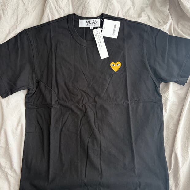 꼼데가르송 / 골드하트와펜 블랙 티셔츠 / m