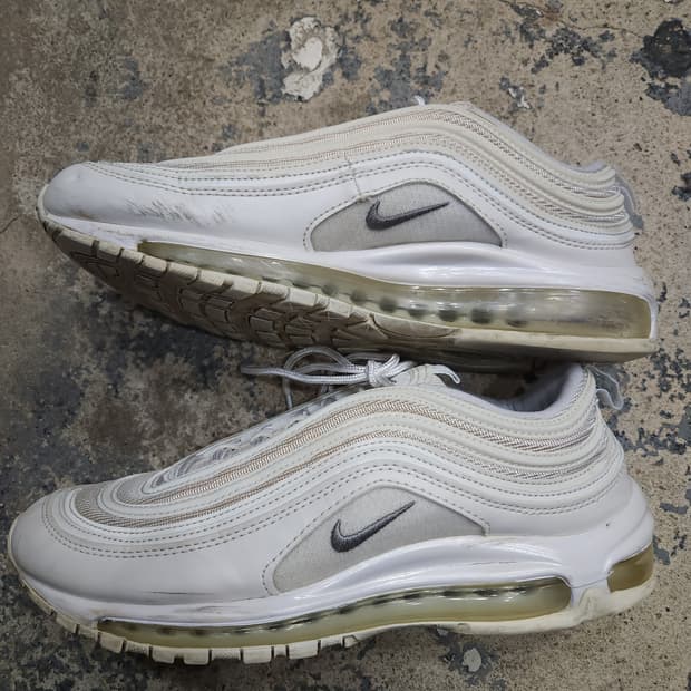 나이키 에어맥스 97 트리플화이트 260mm

