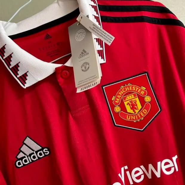 맨유 22-23 홈 반팔 유니폼 M사이즈 (브루노 페르난데스 마킹)