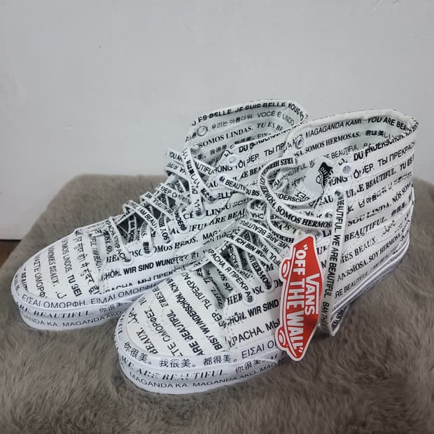 새상품 반스 스케이트 하이 테이퍼드 위아뷰티풀 화이트 250