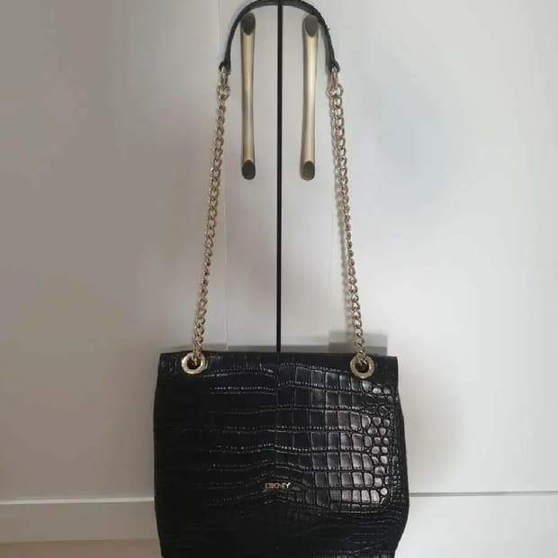DKNY 가죽체인백 블랙