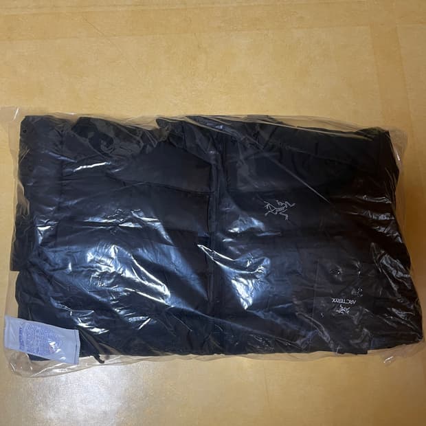 아크테릭스 세륨재킷 블랙 L사이즈 새상품 팝니다.