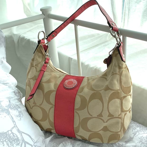 🩷 Coach pink beige shoulder bag